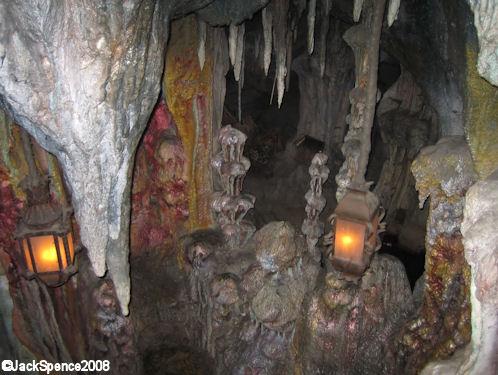 Disneyland Paris, Skull Rock Ben Gunn's Cave