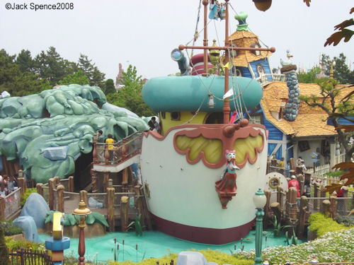 Donald's Boat Tokyo Disneyland