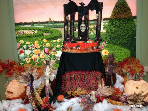 disney-dream-halloween-enchanted-garden-table.jpg
