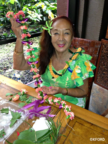 polynesian-auntie-kaui-making-leis.jpg